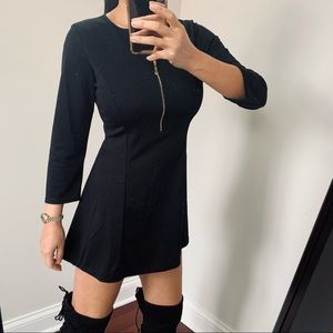 Black Sexy Sophisticated Long sleeve Dress with Gold zipper Size Small